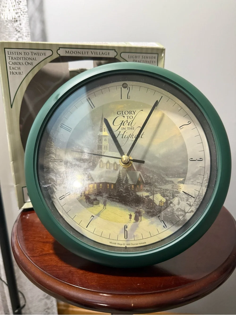 Thomas Kinkade Moonlit Village Christmas Carol Clock 12 Songs Light Sensor Box